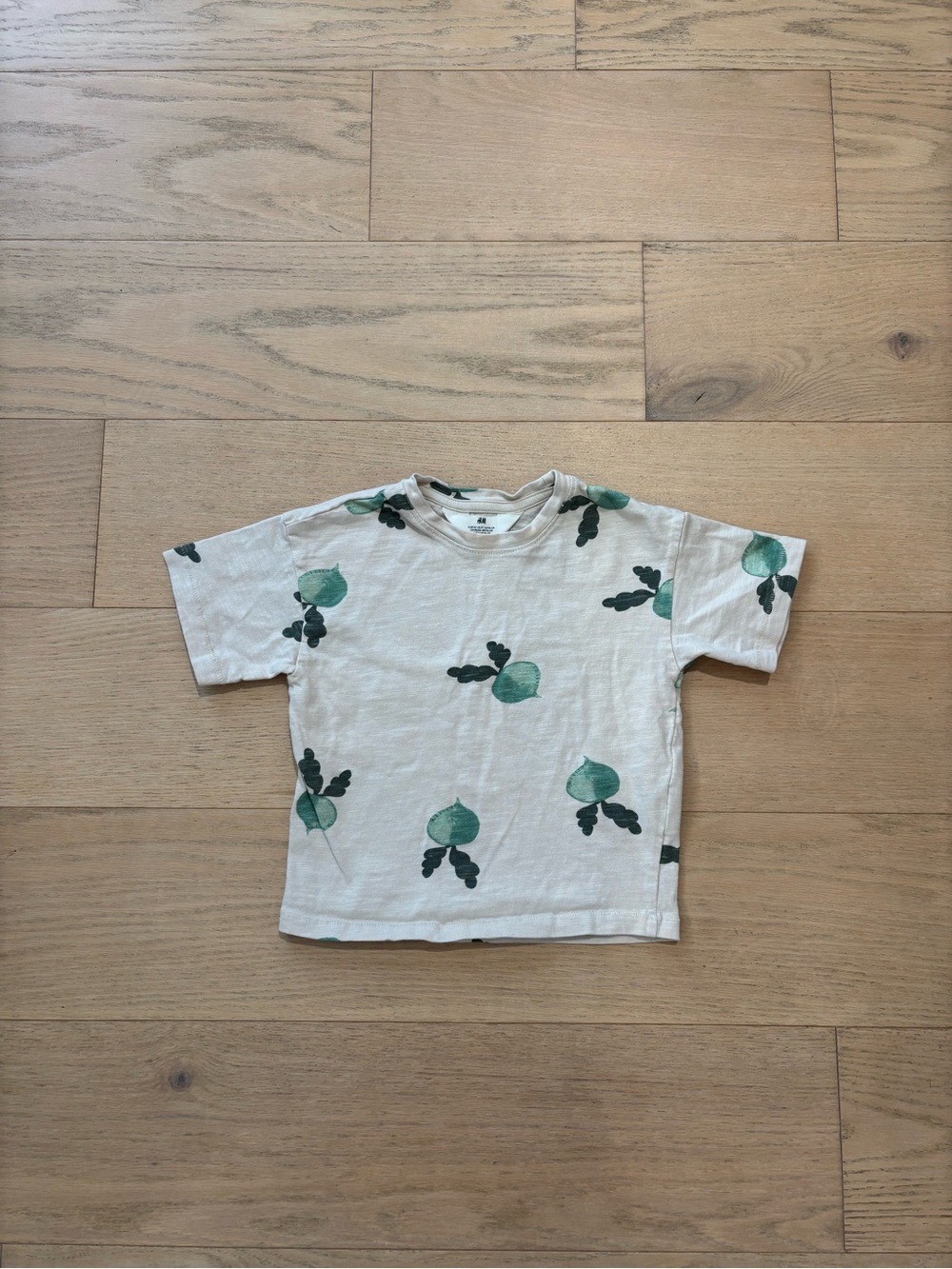 H&M cream radish print tee, size 2T